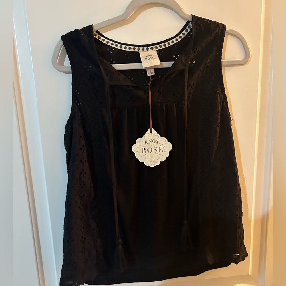NWT Knox Rose Black Eyelet tank